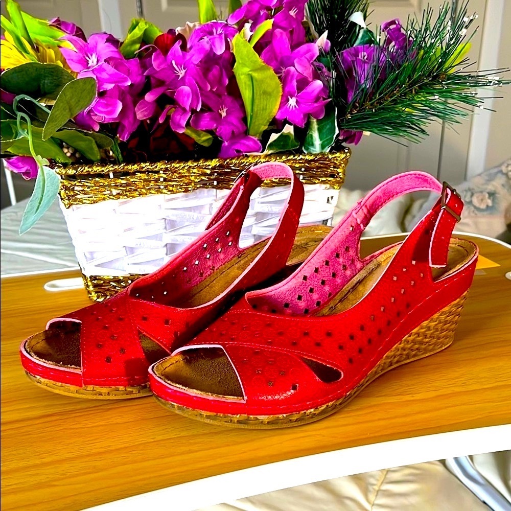 FLEXUS Michalis Sandals Red 38 Euro (Women US 7.5- 8) NWOT